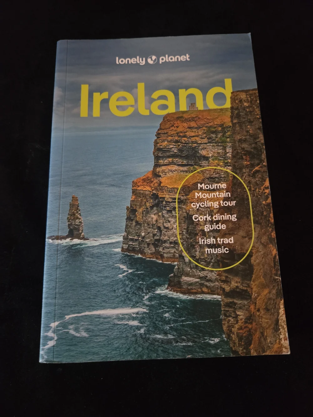 Ireland Travel Guide - Blue & Brown Cover